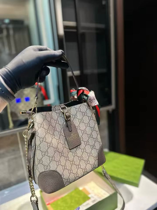 Amazing gc Bucket Vintage Bag