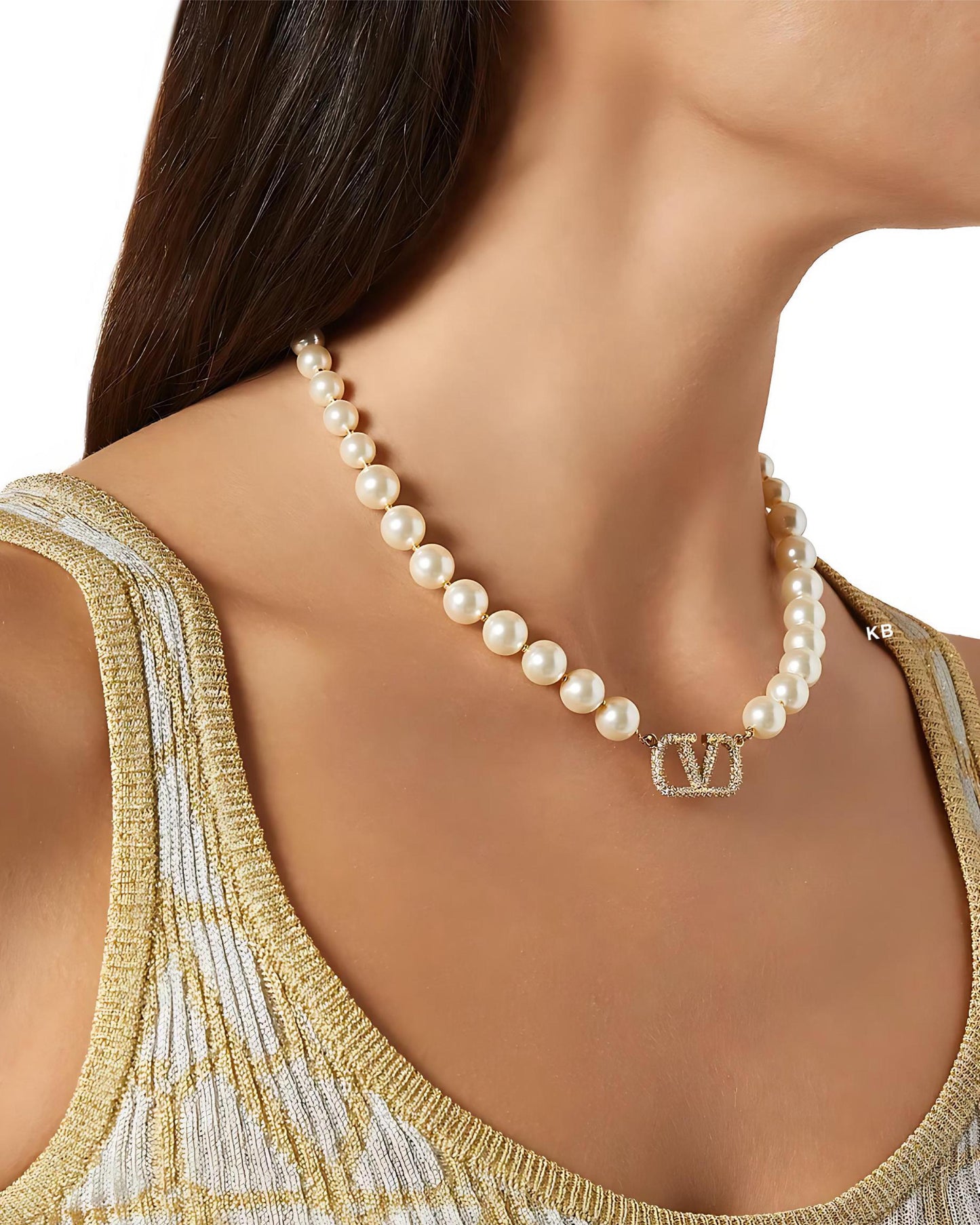 Amazing V logo Signature Pearls