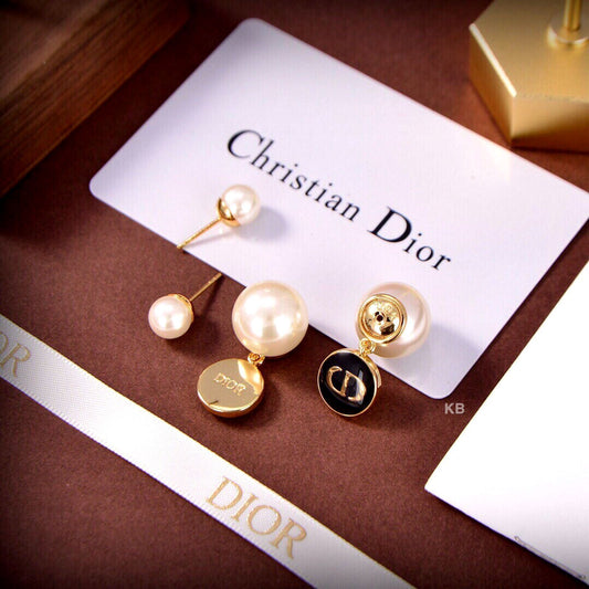 Womenâs Asymmetrical Pearl Hanging Earrings