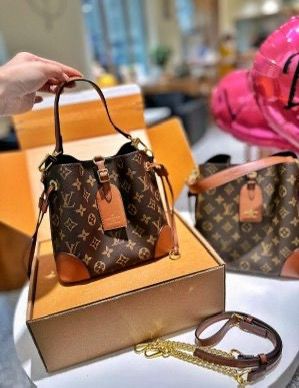 Luxury Women’s Large Vintage Bucket Bag