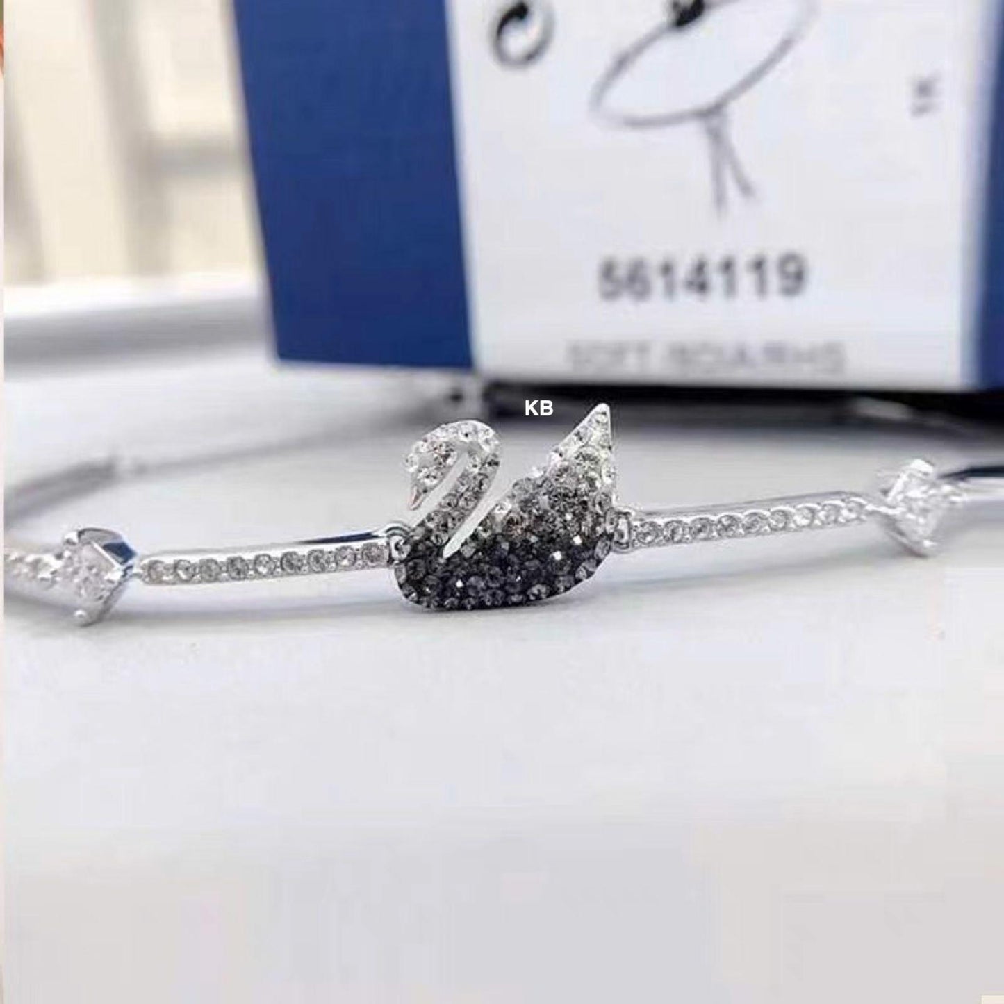 Amazing Iconic Luxury Swan Women's Bracelet
