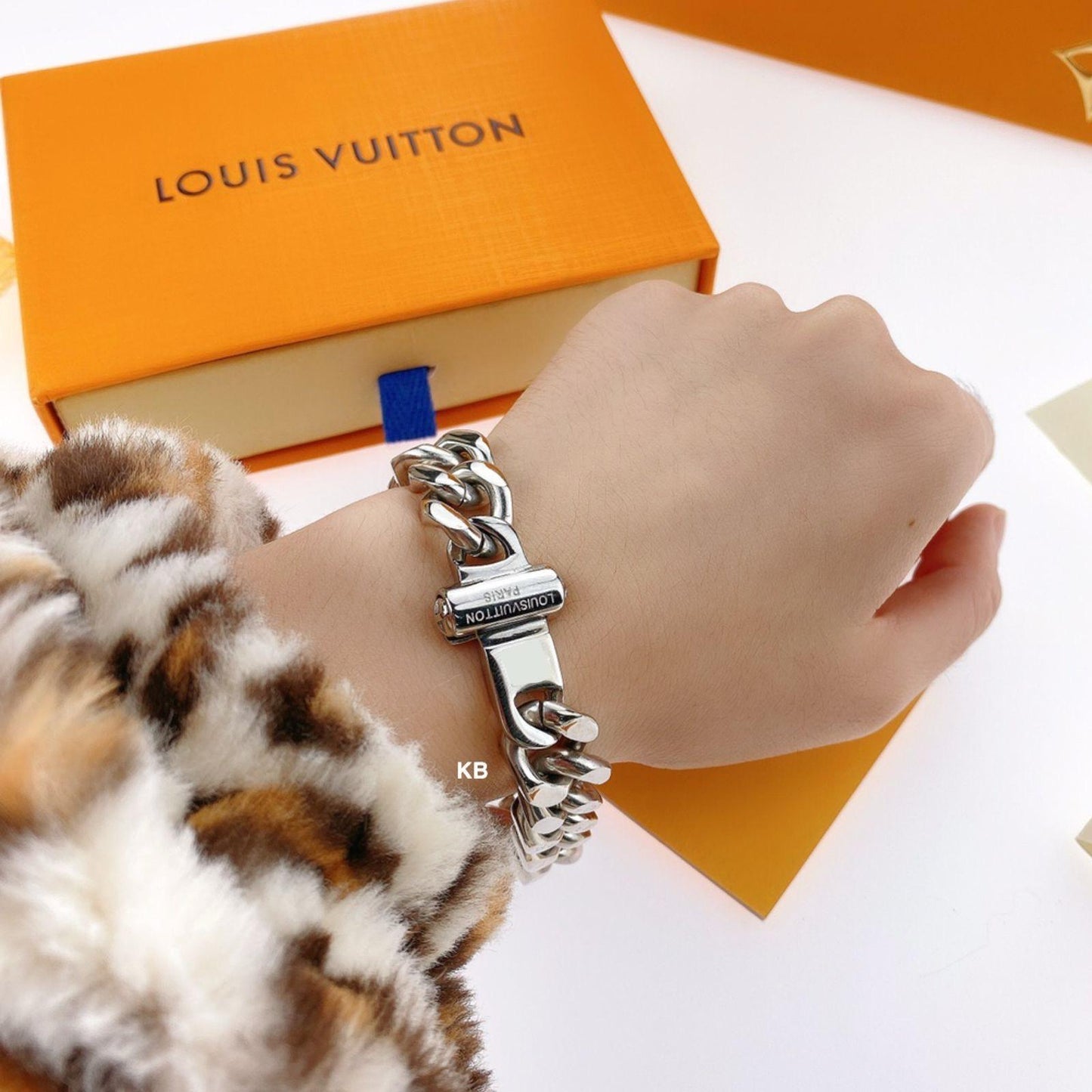 Amazing lv Chain Bracelet