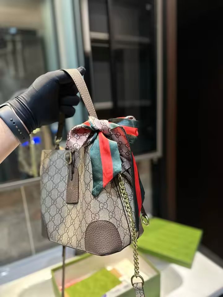 Amazing gc Bucket Vintage Bag
