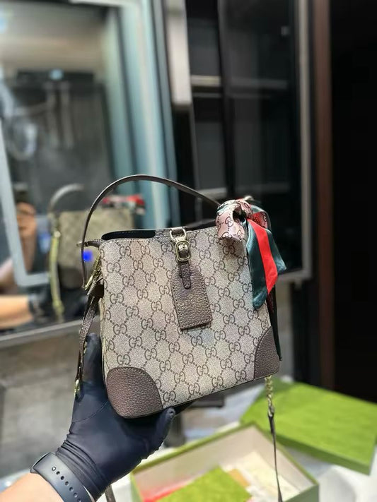 Amazing gc Bucket Vintage Bag