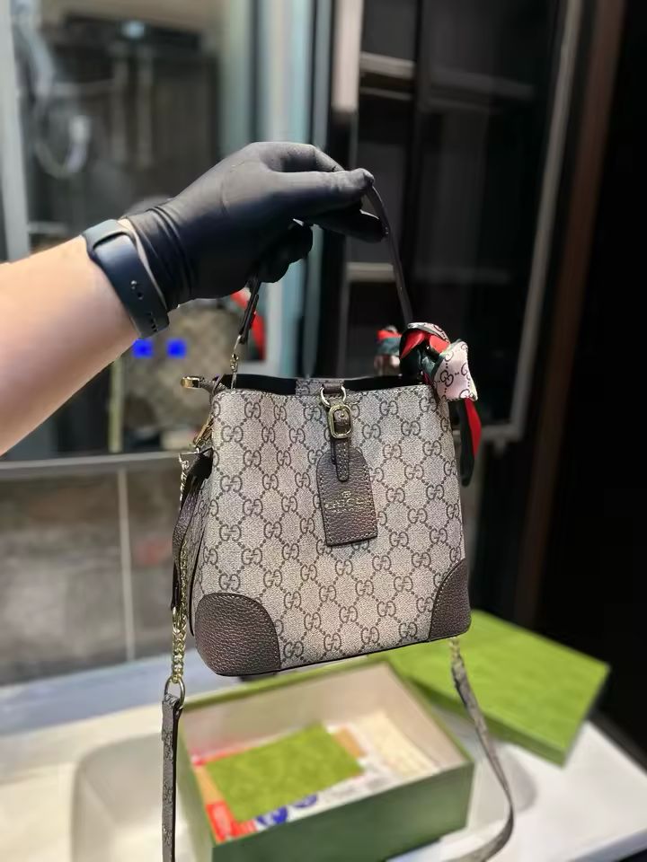 Amazing gc Bucket Vintage Bag