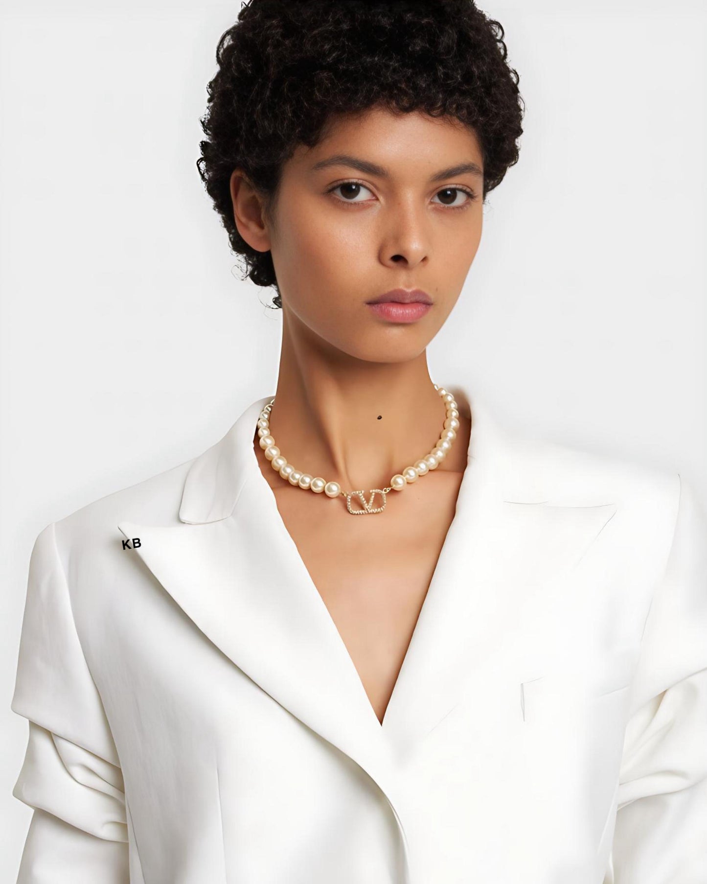 Amazing V logo Signature Pearls