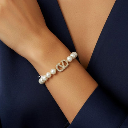 Amazing v logo Signature Bracelet