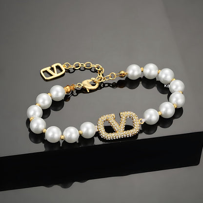 Amazing v logo Signature Bracelet