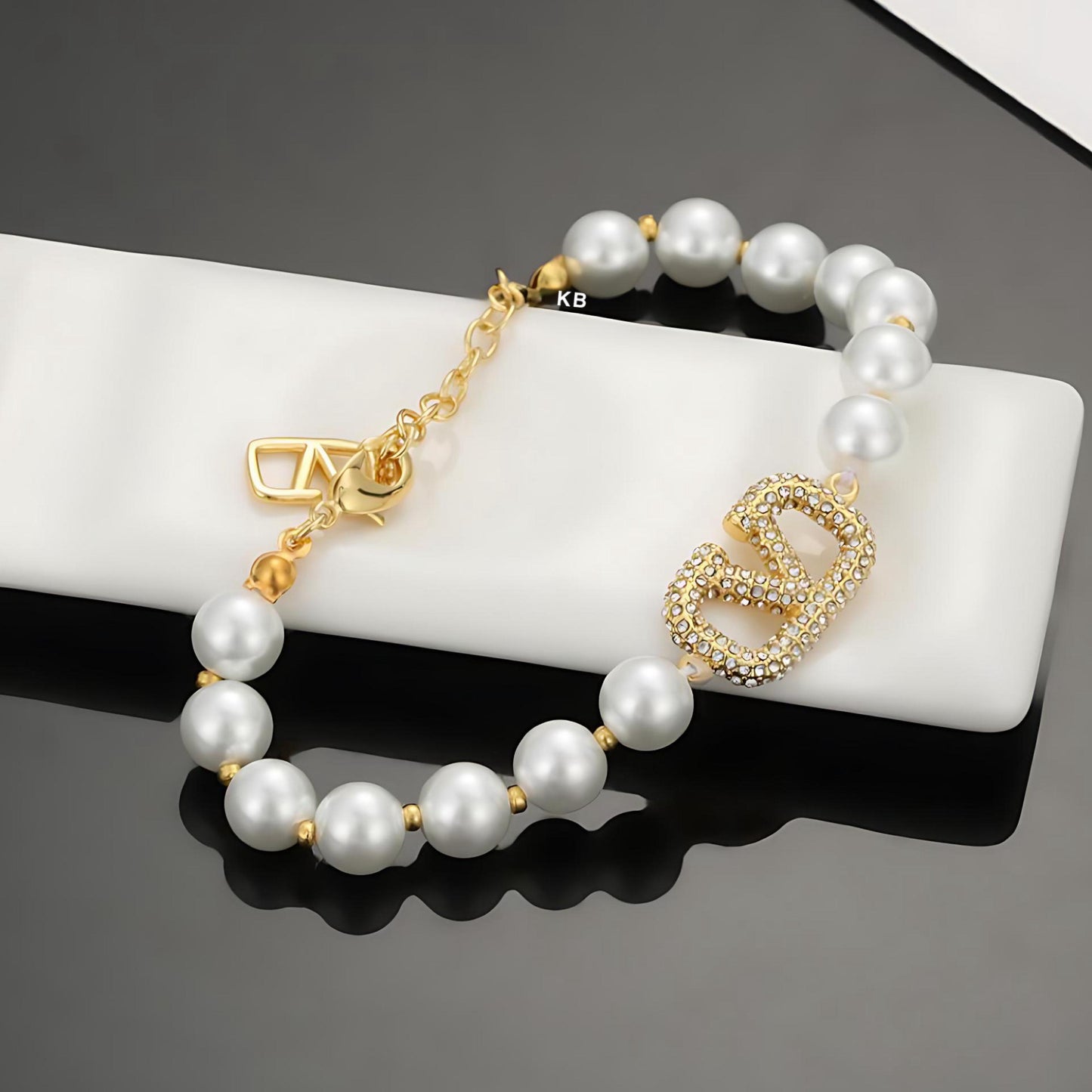 Amazing v logo Signature Bracelet