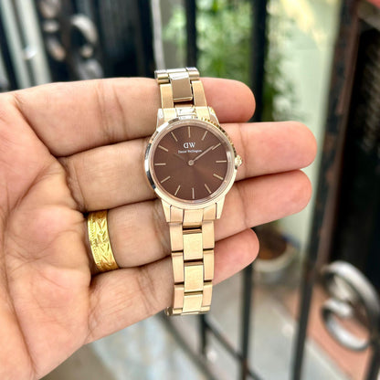 Elegant Women’s Classic Stainless Steel Watch