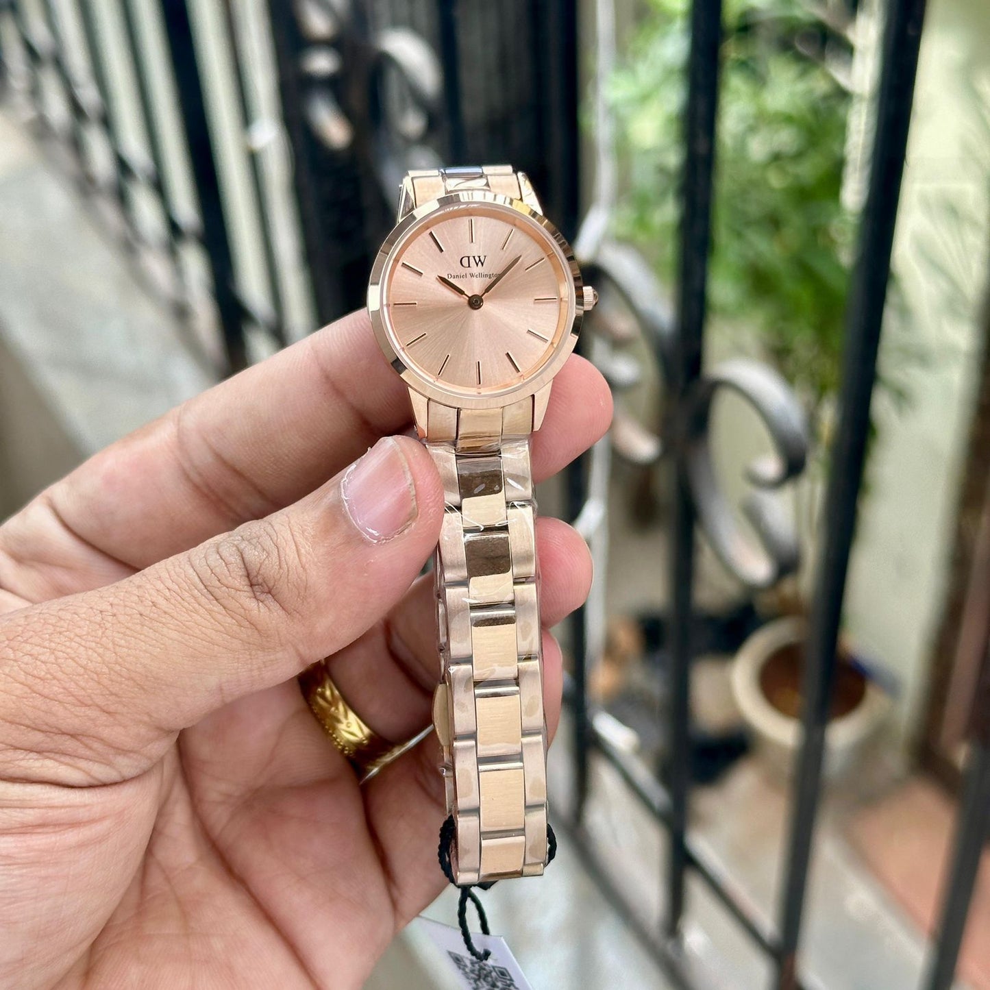 Elegant Women’s Classic Stainless Steel Watch