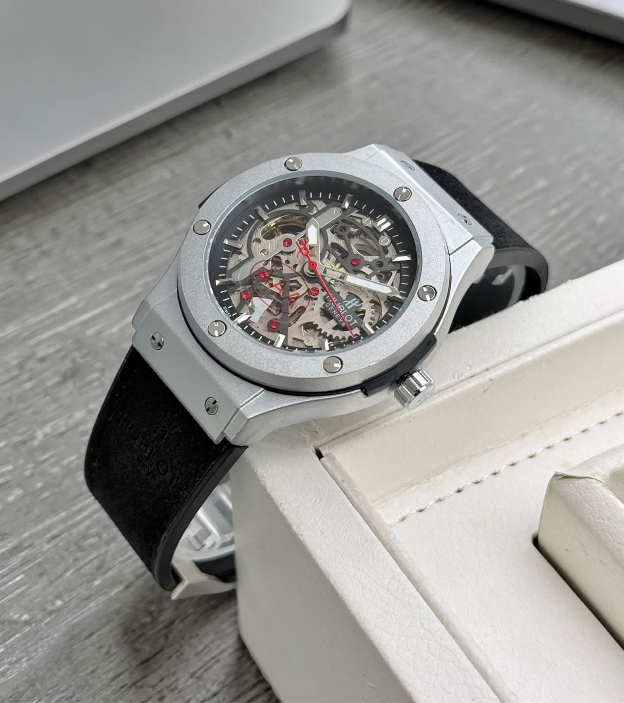 Amazing Hblt Commuter Men’s watch