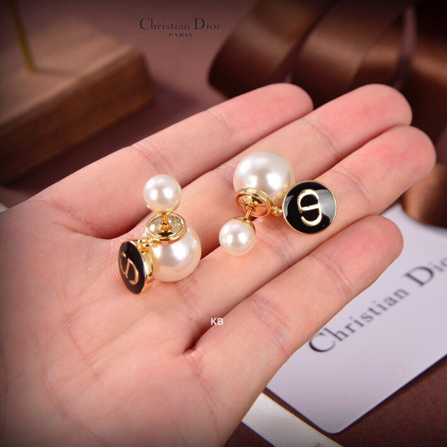 Women’s Asymmetrical Pearl Hanging Earrings