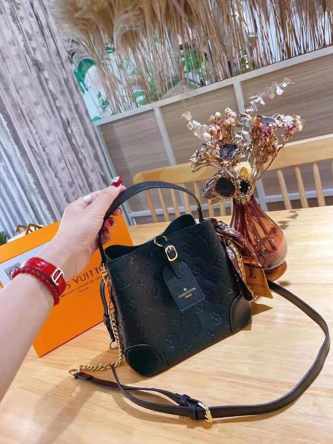 Luxury Women’s Large Vintage Bucket Bag