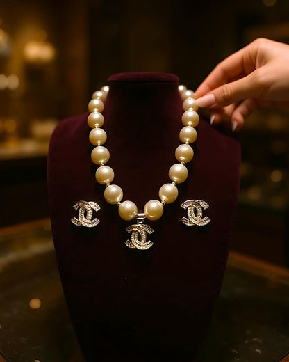 Luxury cc pearl earrings