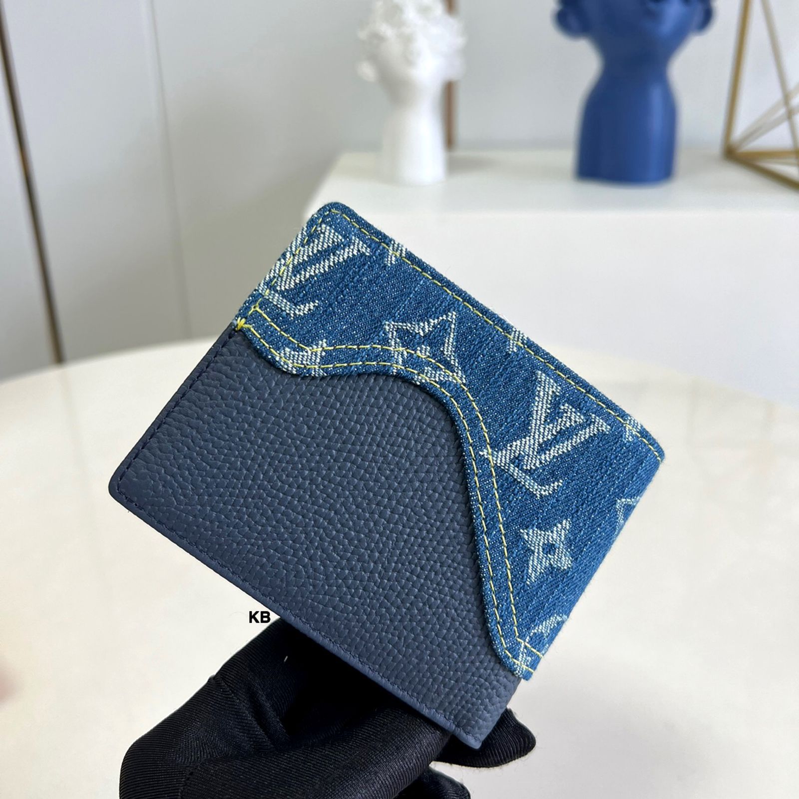 Luxury Lv Slender Men’s Wallet