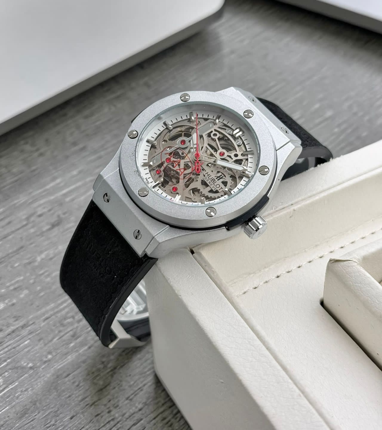 Amazing Hblt Commuter Men’s watch