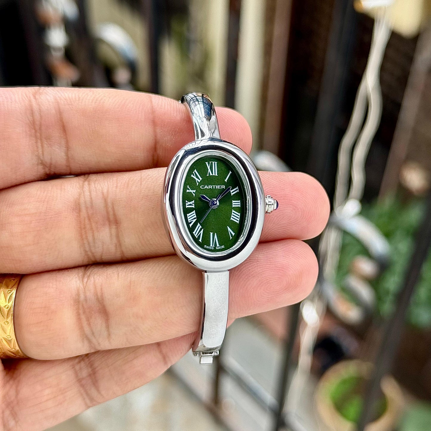 LUXURY BAIGNOIRE – TIMELESS OVAL ELEGANCE WOMEN WATCH