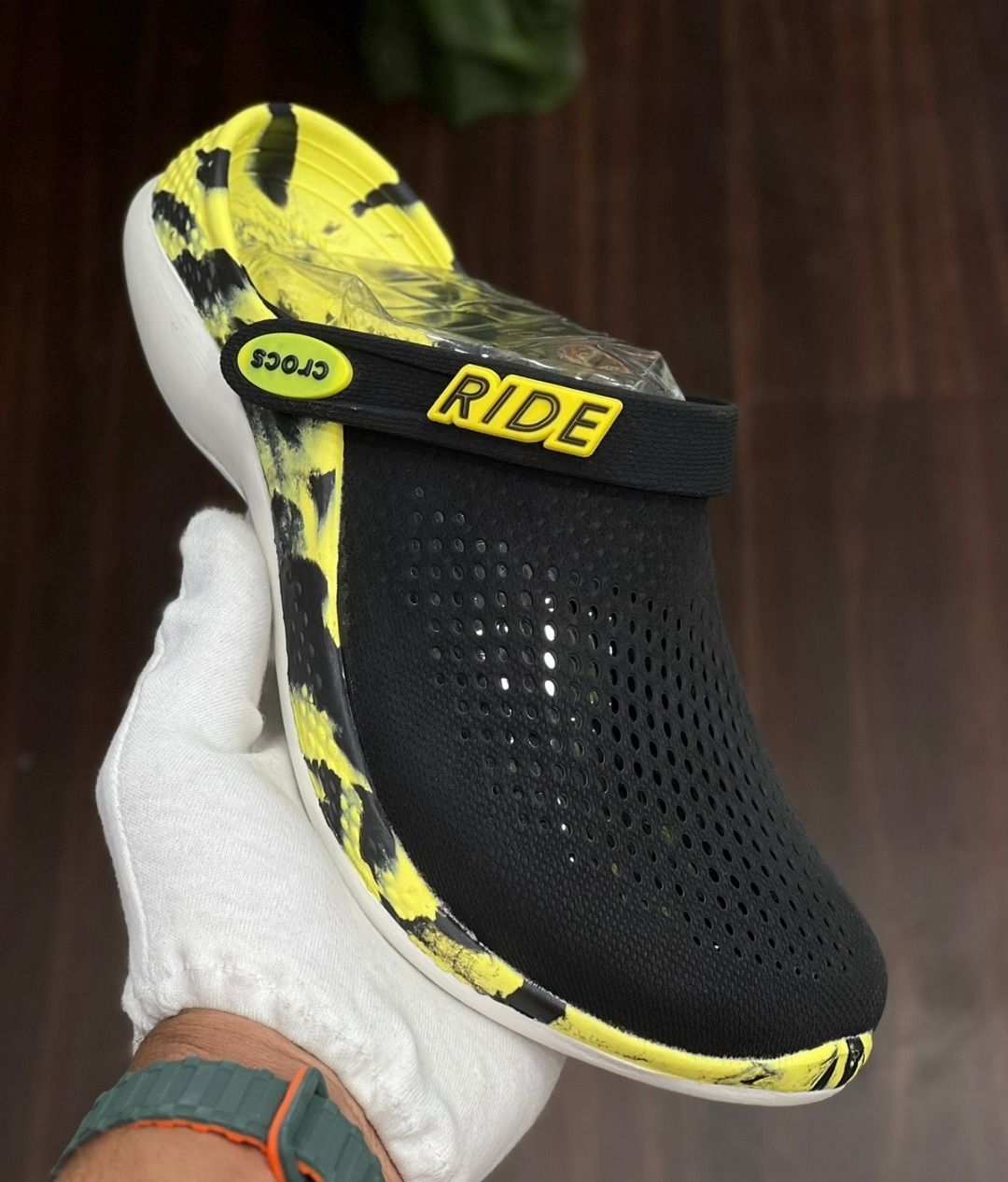 Luxury Men’s crocs lite ride