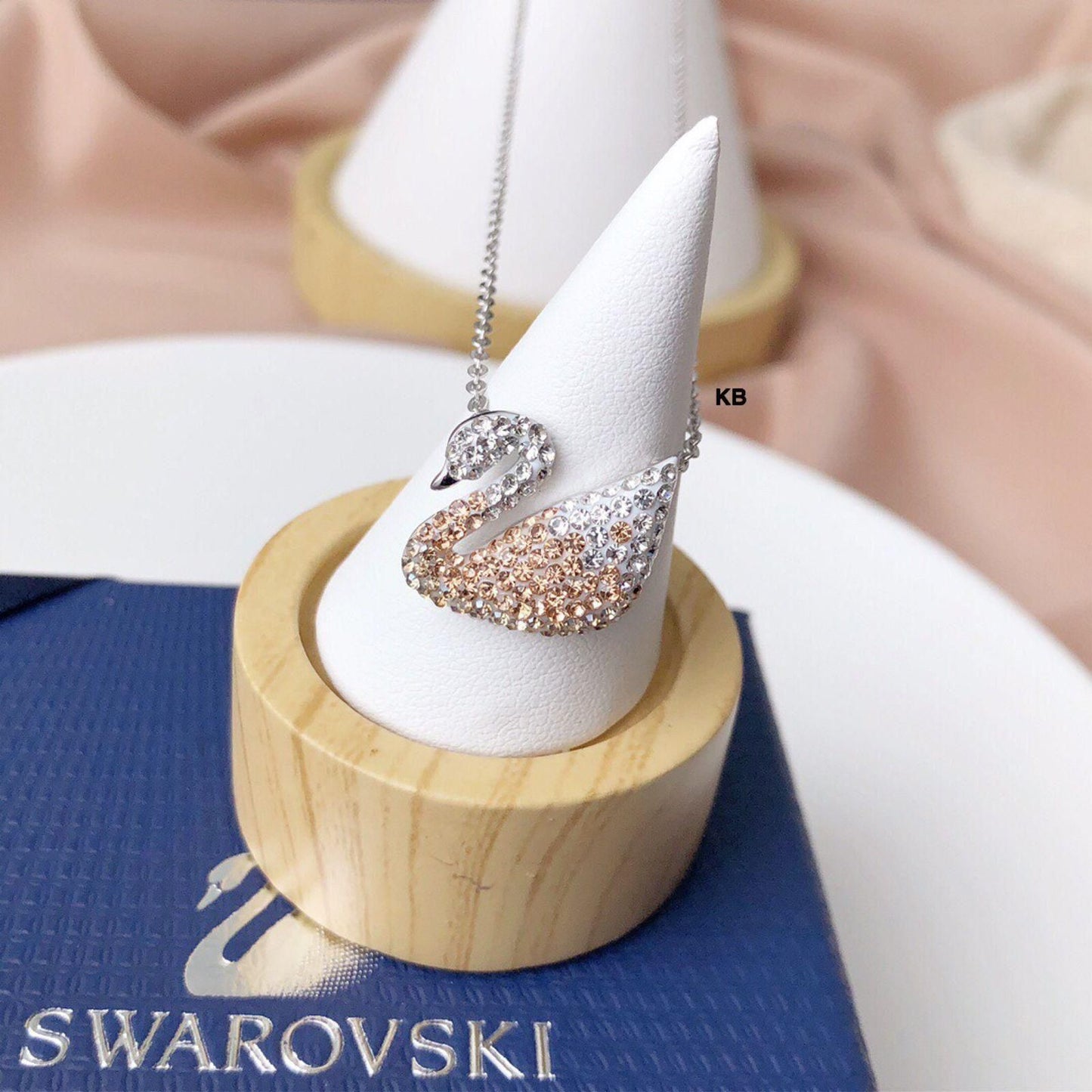 Luxury Iconic swan pendant