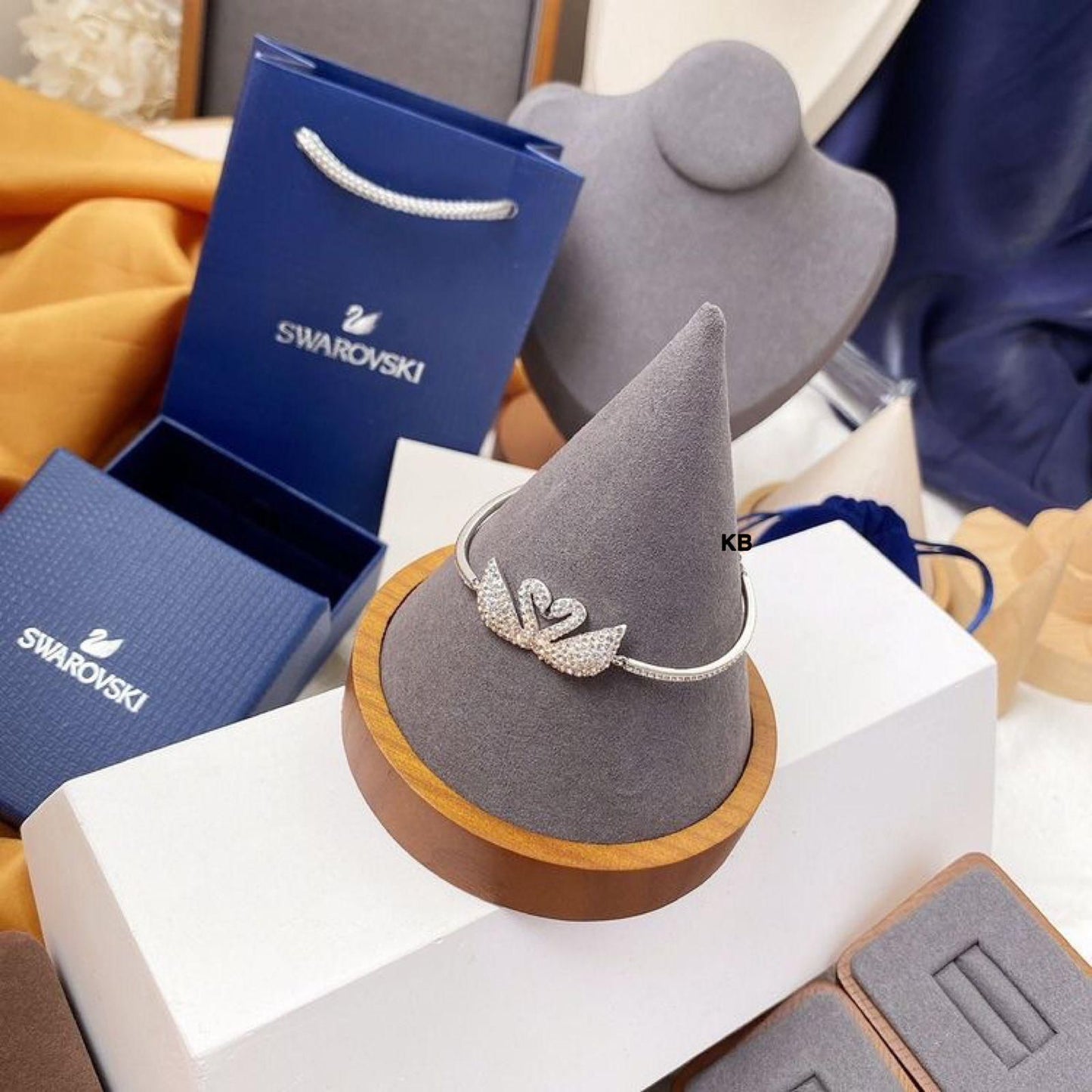 Luxury Iconic swan bracelet