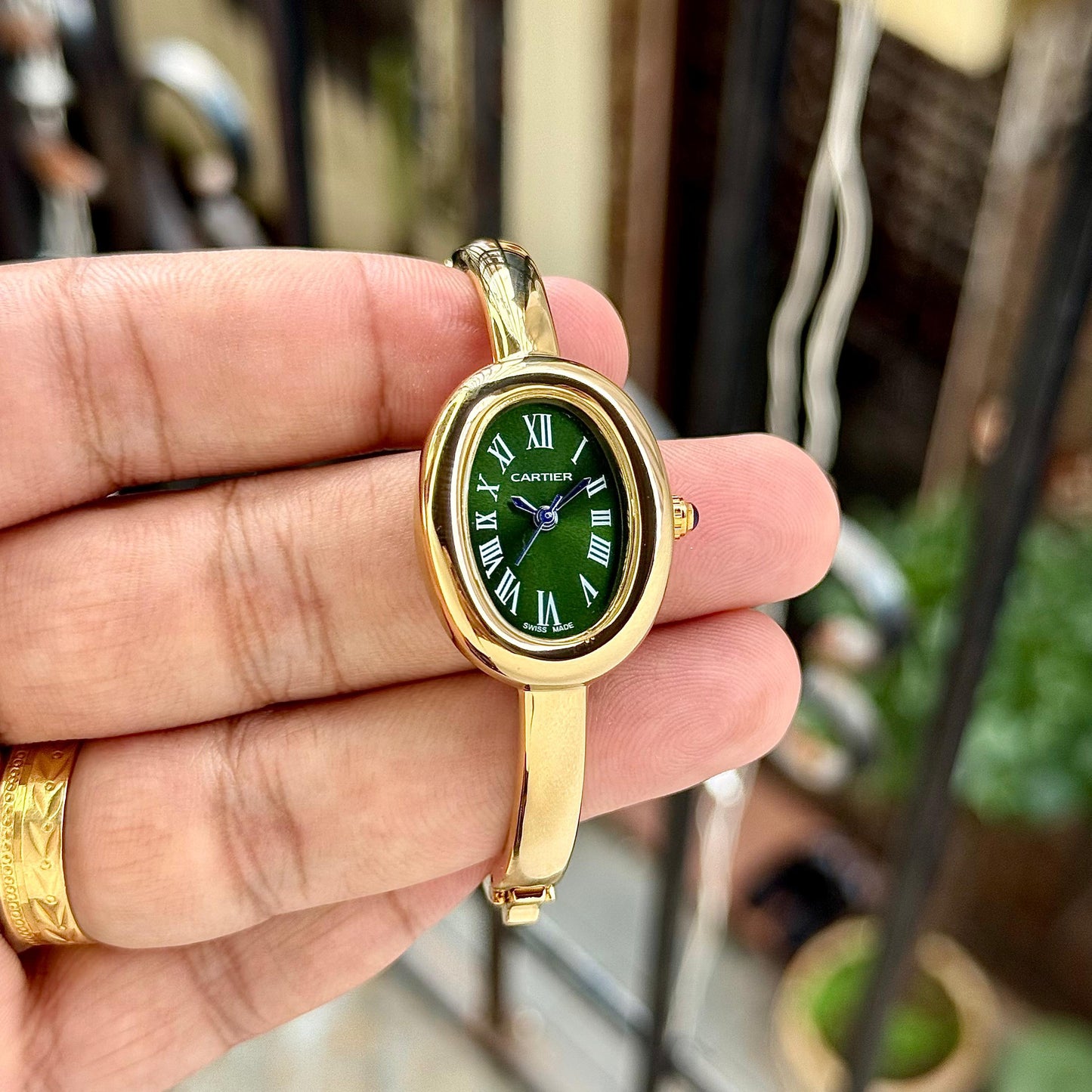 LUXURY BAIGNOIRE – TIMELESS OVAL ELEGANCE WOMEN WATCH