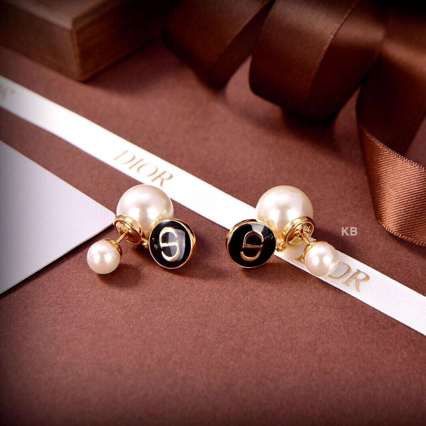 Women’s Asymmetrical Pearl Hanging Earrings