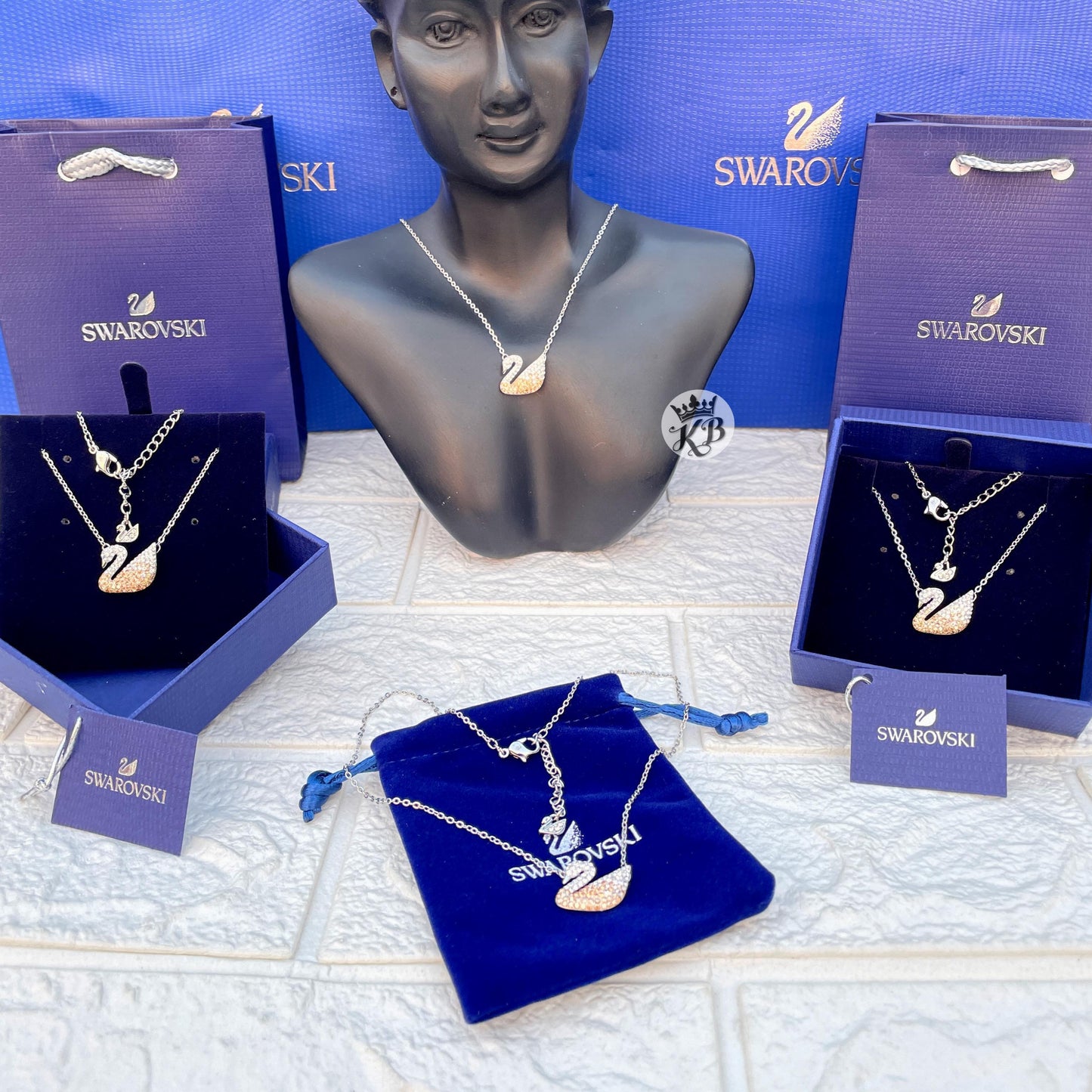 Luxury Iconic swan pendant