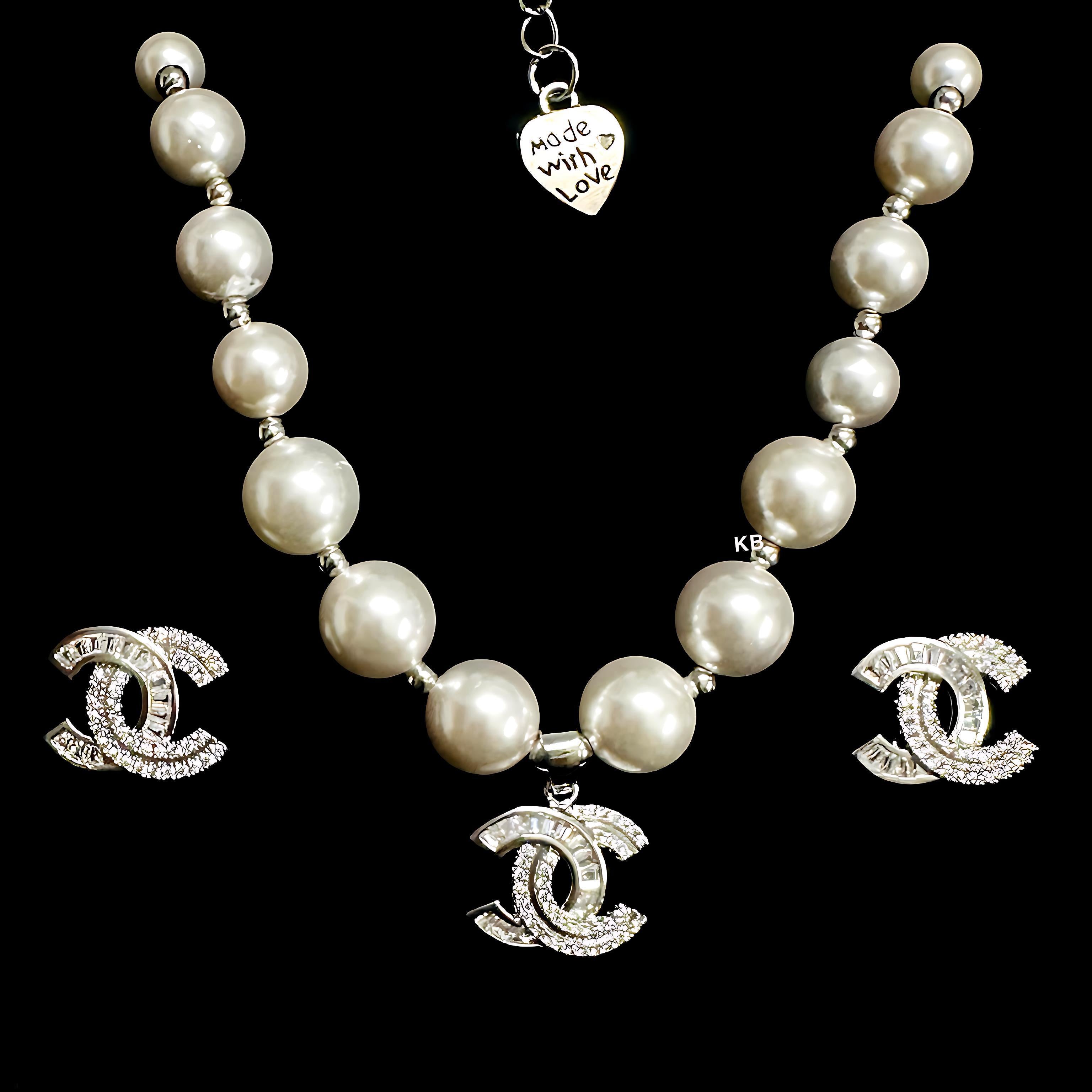 Luxury cc pearl earrings