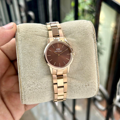 Elegant Women’s Classic Stainless Steel Watch