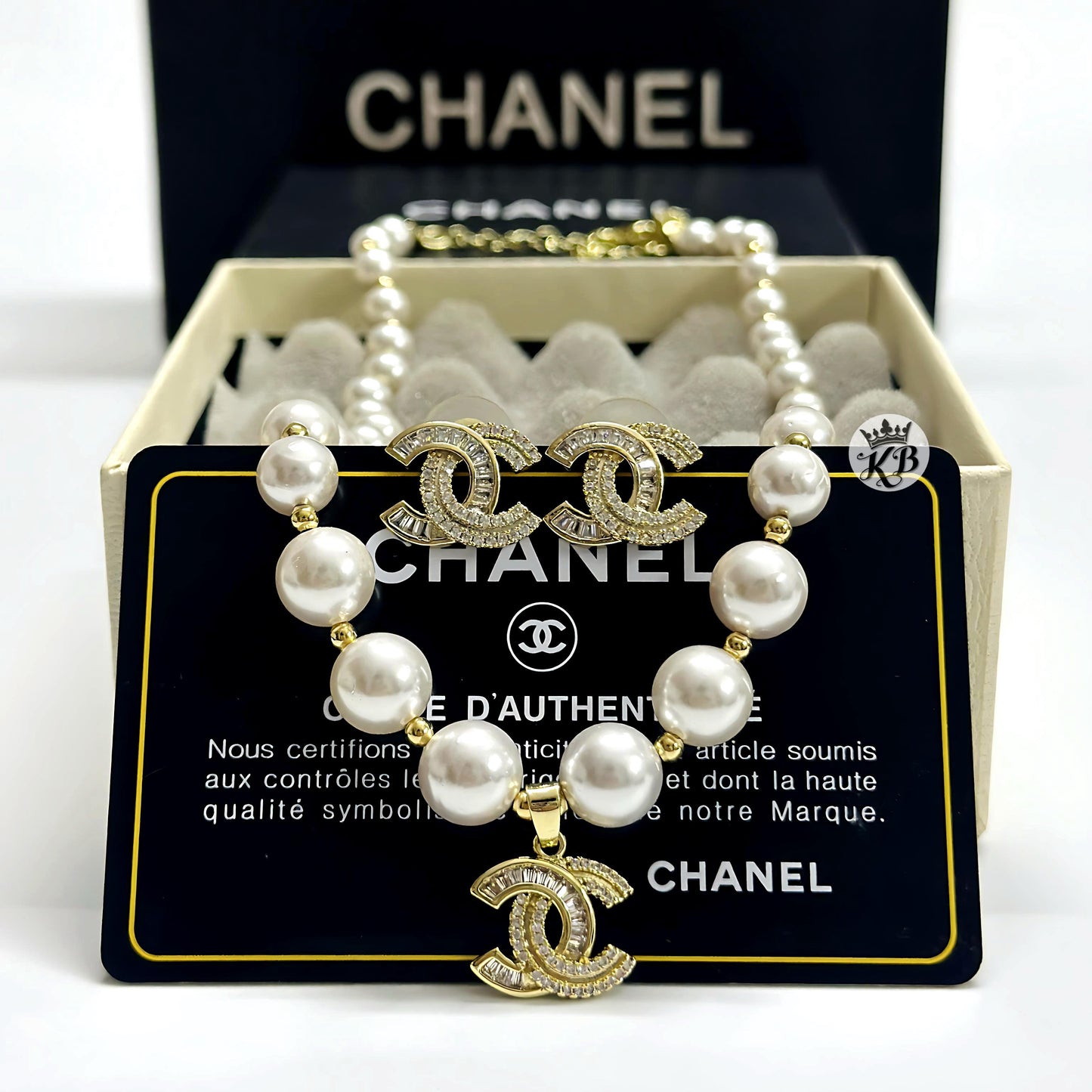 Luxury cc pearl earrings