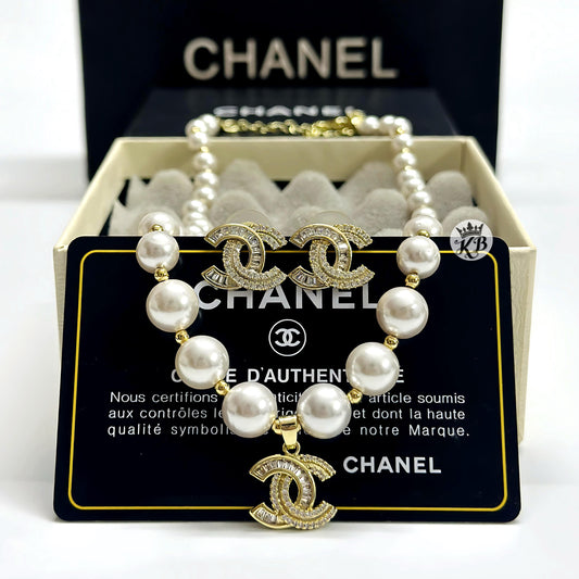 Luxury cc pearl earrings