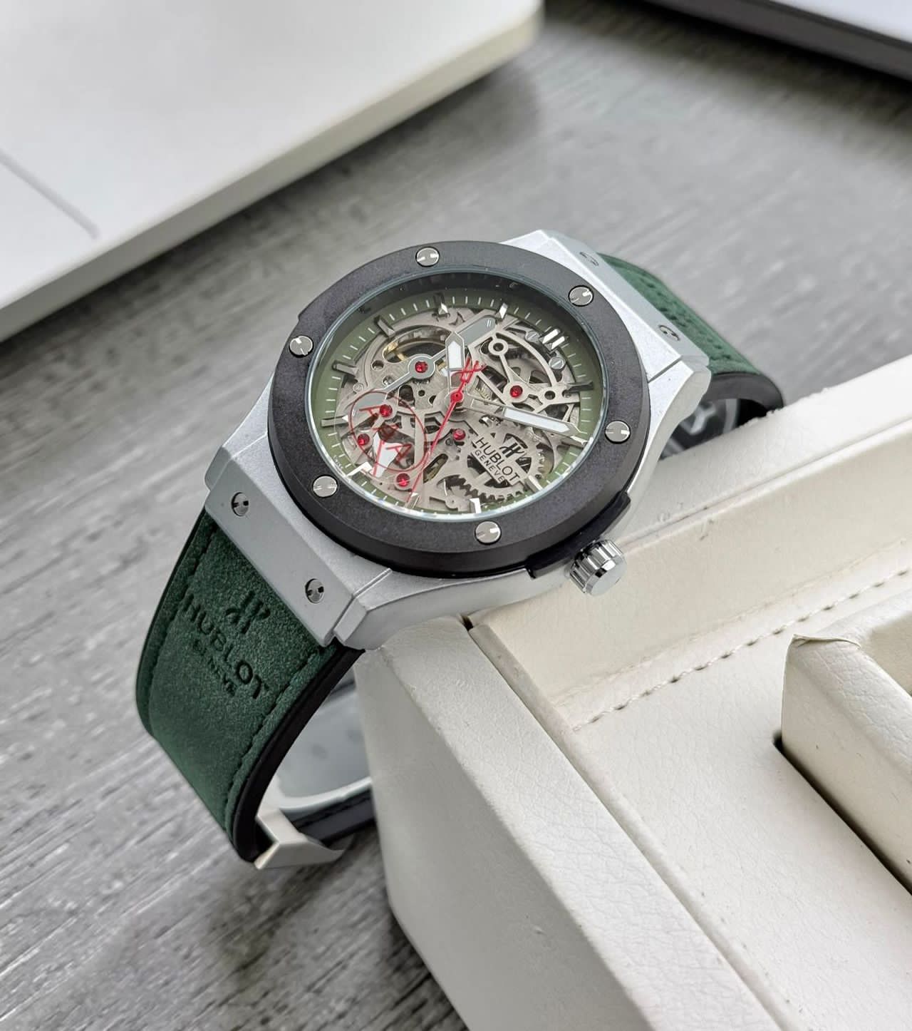 Amazing Hblt Commuter Men’s watch