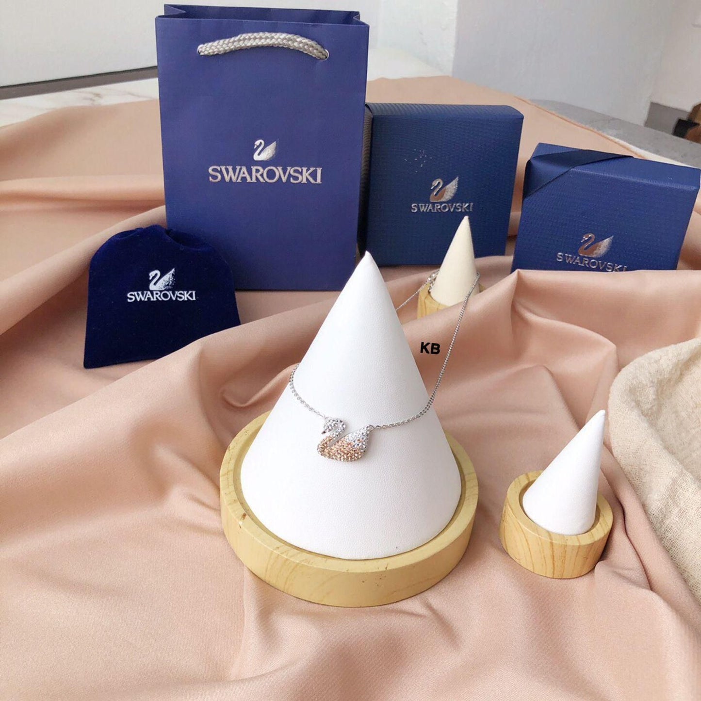 Luxury Iconic swan pendant