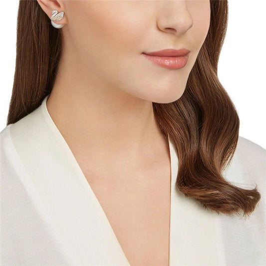 Luxury Iconic swan stud earning