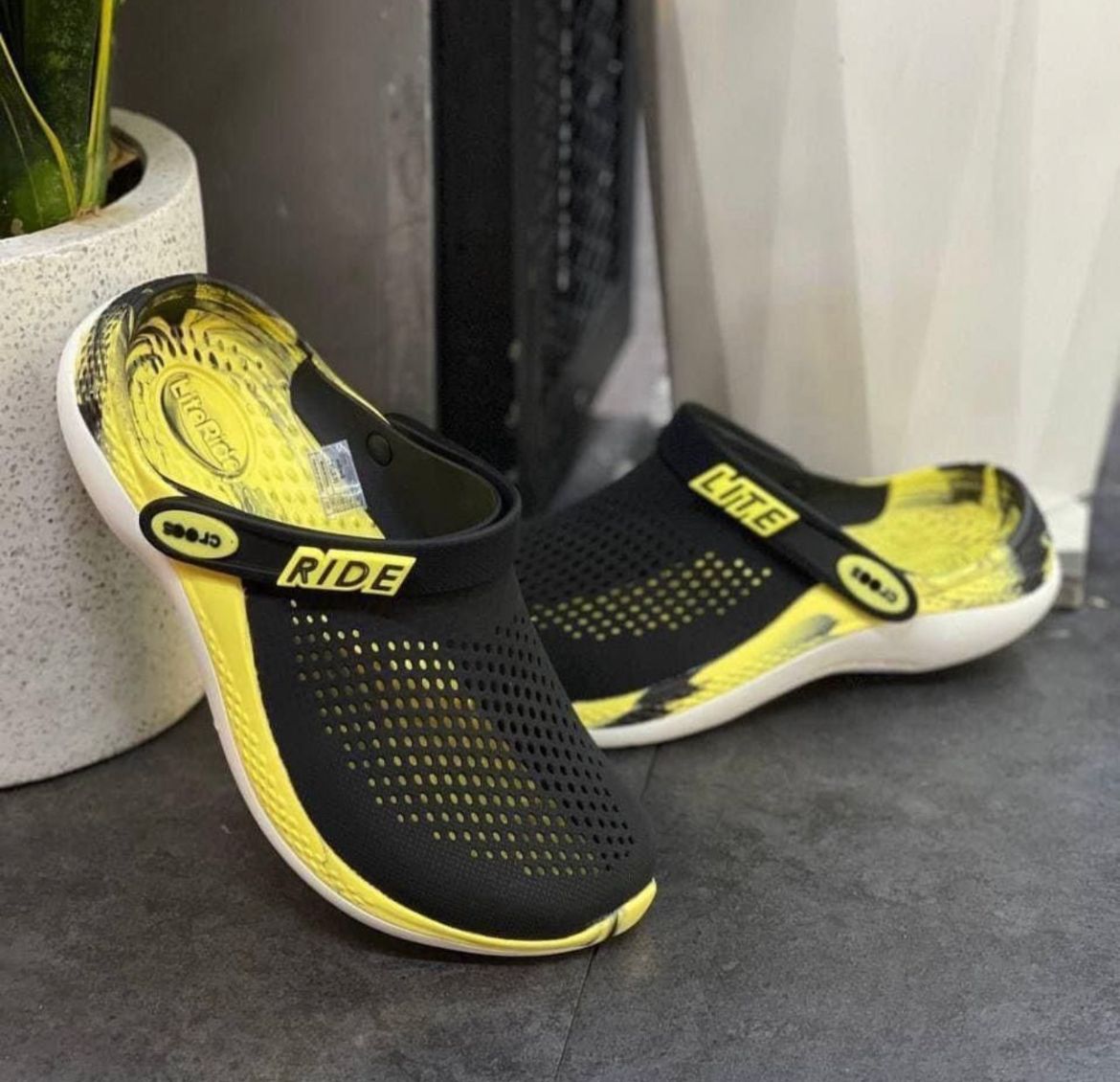 Luxury Men’s crocs lite ride