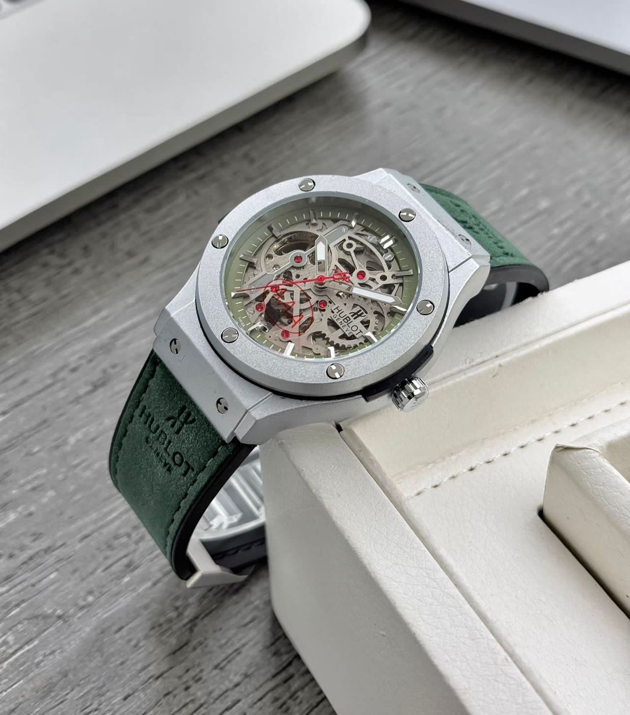 Amazing Hblt Commuter Men’s watch