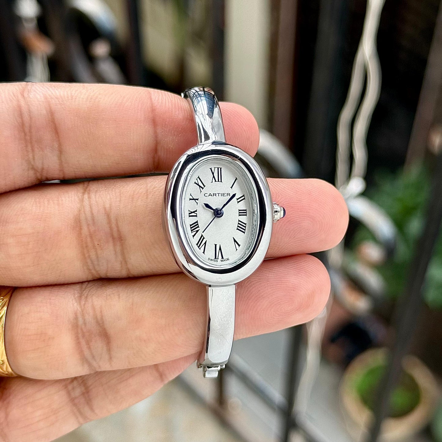 LUXURY BAIGNOIRE – TIMELESS OVAL ELEGANCE WOMEN WATCH